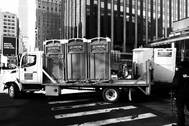 Best Portable toilet rental cost  in Miami Beach, FL