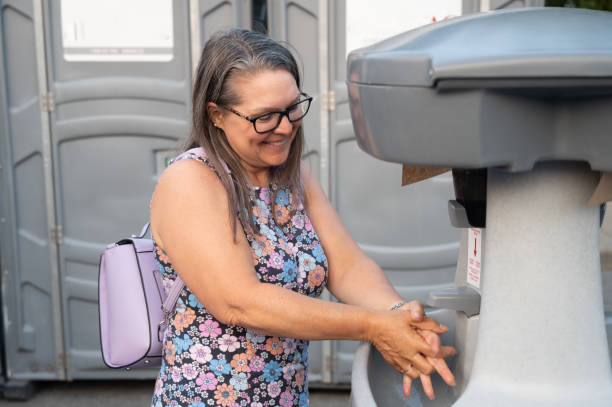 Best Portable bathroom rental  in Miami Beach, FL